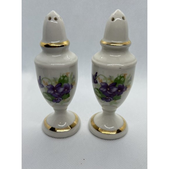 Salt and Pepper Shakers Porcelain With Gold Trim Violets Flower‎ - Picture 1 of 4